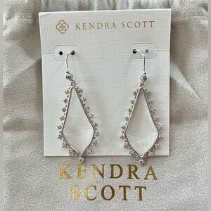 NWT Kendra Scott Bea Drop Earrings, Silver